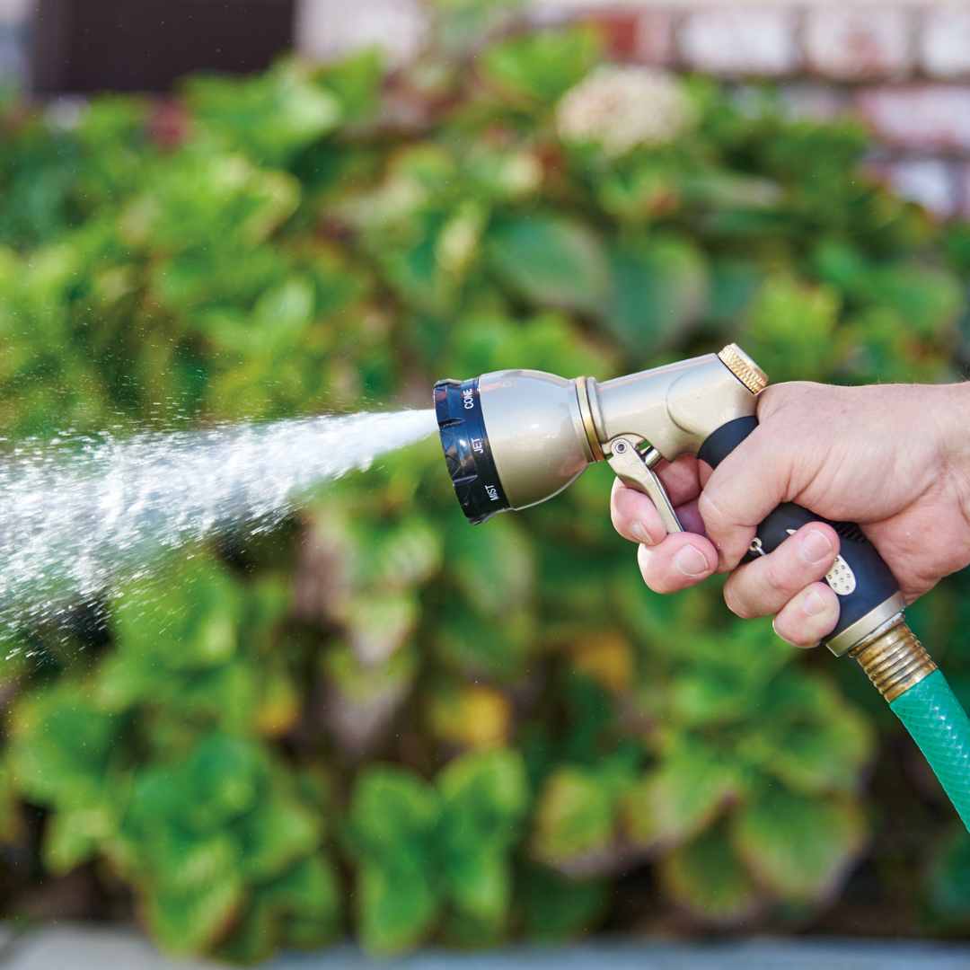 Pattern Master Gold Series Multi-Pattern Spray Nozzles - Underhill International - Trigger Control Lifestyle 3