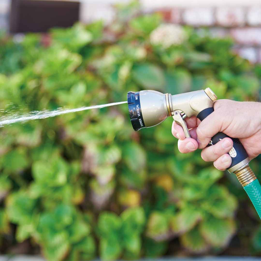 Pattern Master Gold Series Multi-Pattern Spray Nozzles - Underhill International - Trigger Control Lifestyle 4